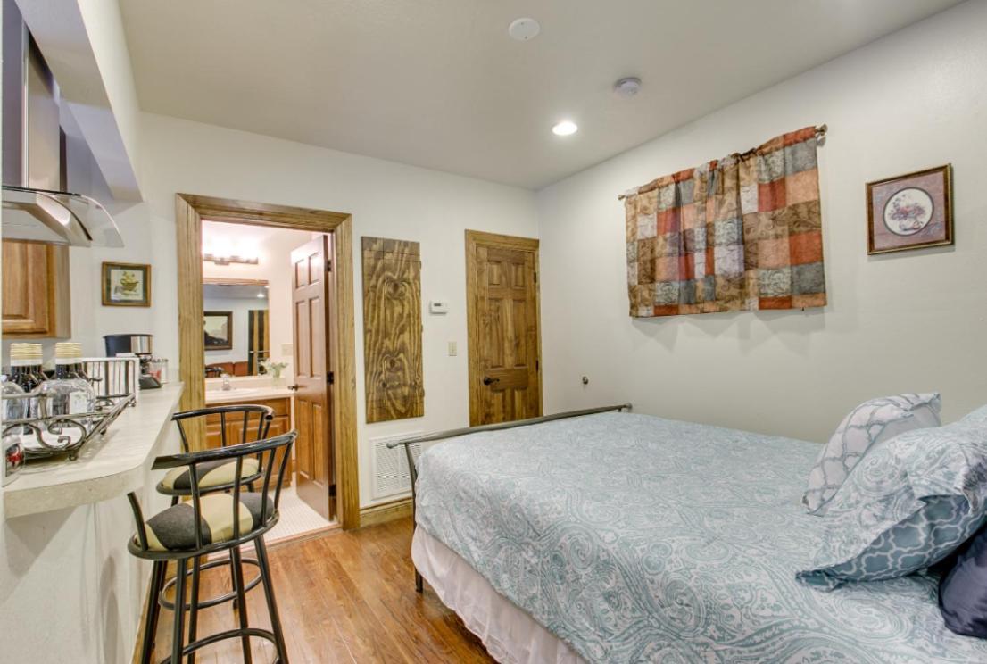 Bright Okc Midtown Studio-Coolest Neighborhood Oklahoma City Exterior photo